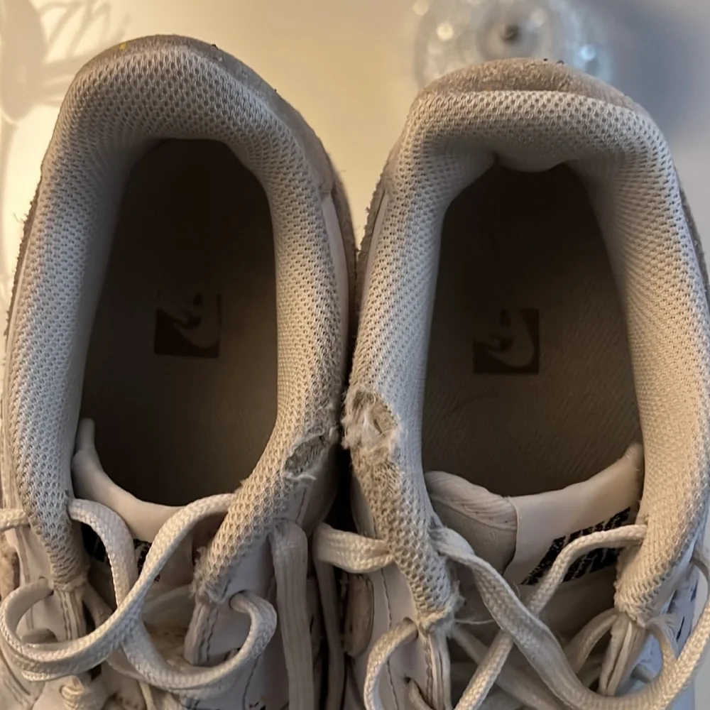 Nike Air Force 1 Low Top White Paint Splatter Shoes Sz 7Y - Picture 2 of 6